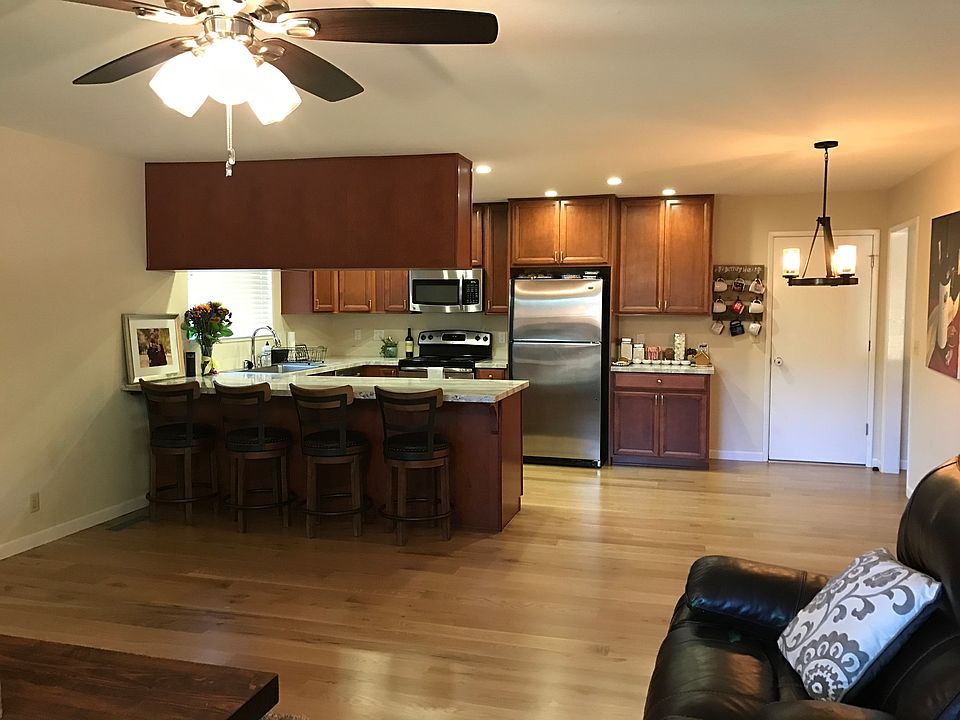 1st image of 2976 Woodcrest Dr