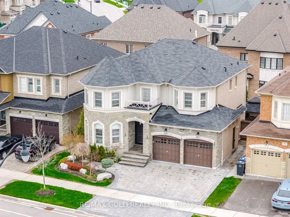 53 Martin Byrne Dr, Brampton, ON L6P 4C2