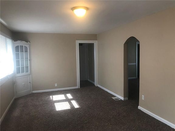 2nd image of 3643 Creston Dr