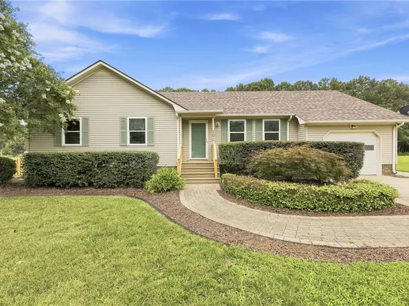 102 Troy Dr, Elizabeth City, NC 27909