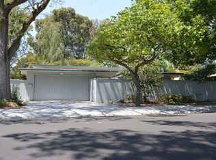 1090 Moffett Cir, Palo Alto, CA 94303