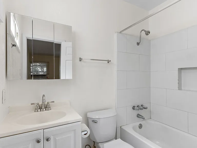 1119 N Genesee Ave #1 — Photo 15
