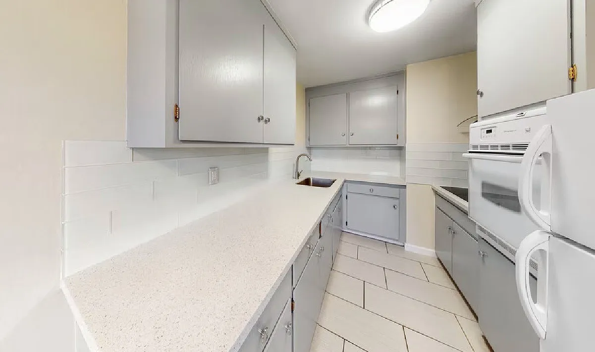 2 bed, 800 sqft, $2,350 — Photo 2