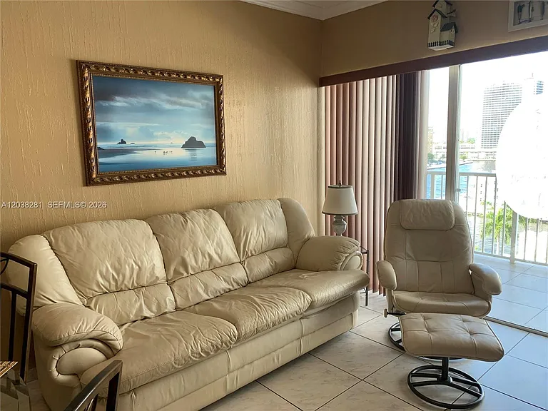 1965 S Ocean Dr #8H — Photo 2