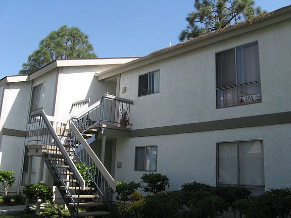 2nd image of 2809 S Fairview St Unit D