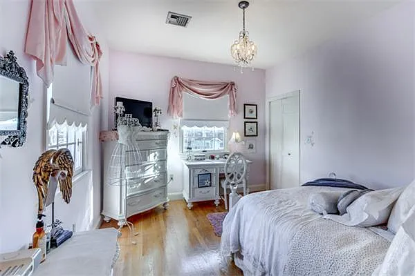 17 Webster Street - 1 — Photo 3