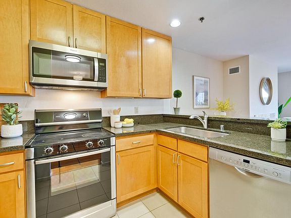3rd image of 300 Murchison Dr APT 104