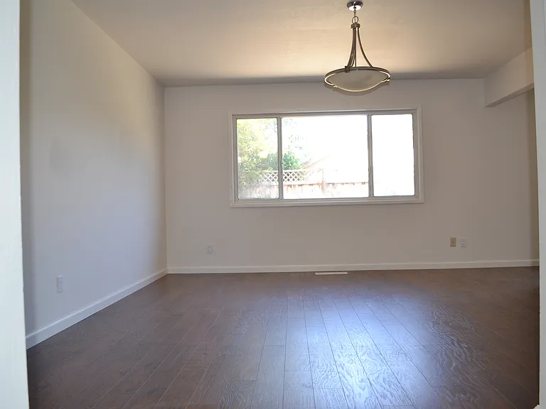 2825 Zinnia Ct — Photo 9