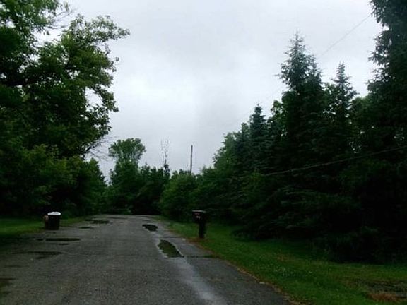 Exterior Neighborhood (street photo)