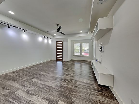 2nd image of 1920 Carver Ave