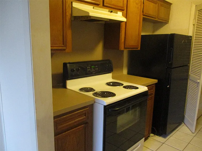 10806 Lynbrook Dr #B — Photo 42