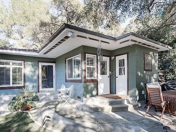 3rd image of 622 N Topanga Canyon Blvd