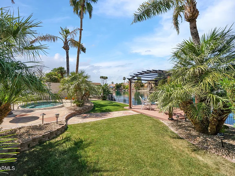 11010 W Poinsettia Dr — Photo 32