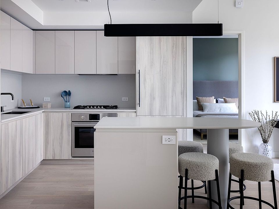 1st image of 1 W 60th St #25C