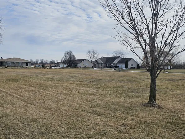 11 & 12 Prarieview Dr, Greenup, IL 62428