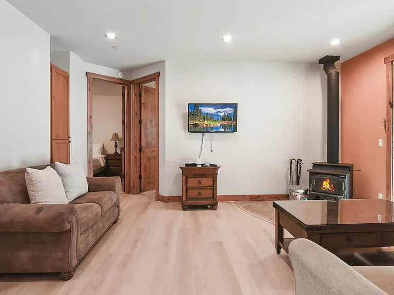 1175 Statford Way — Photo 31