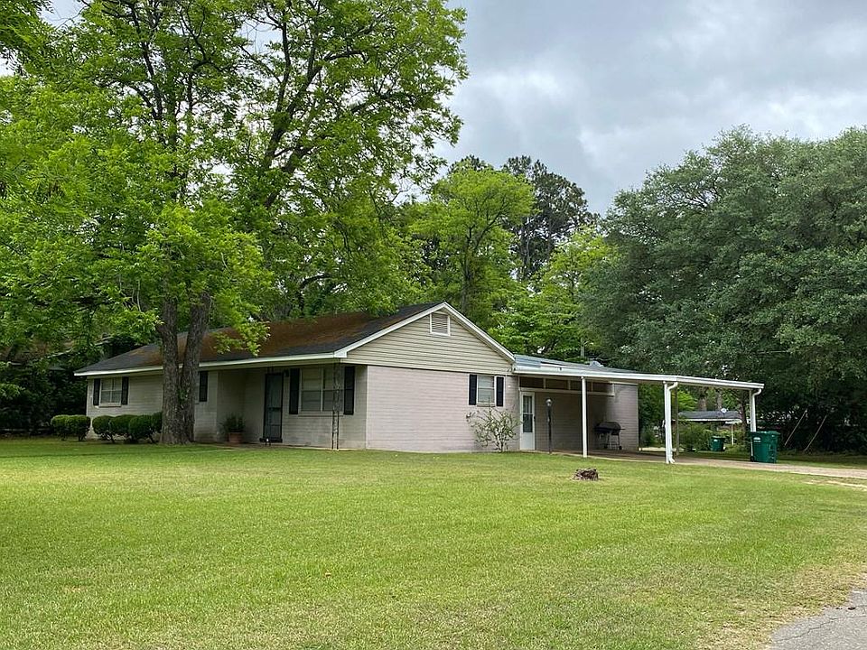 2nd image of 1900 Doncaster Dr