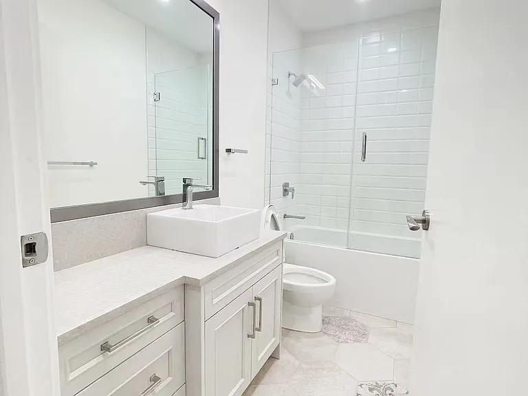 2320 Queens Ave — Photo 13