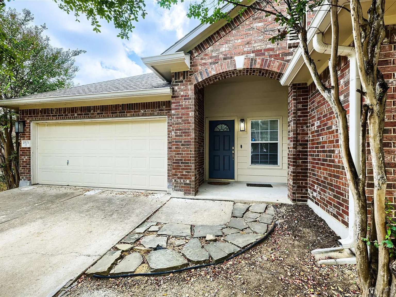3 bed, 2.0 bath, 1640 sqft, $1,850 — Photo 3