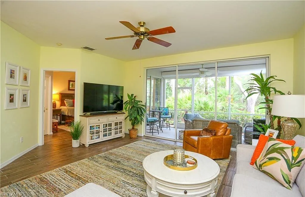 2 bed, 2.0 bath, 1281 sqft, $4,700 — Photo 4