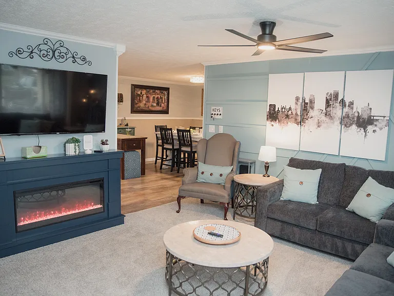 A bright and airy welcome! Our open-concept layout ensures plenty of space for everyone to gather.