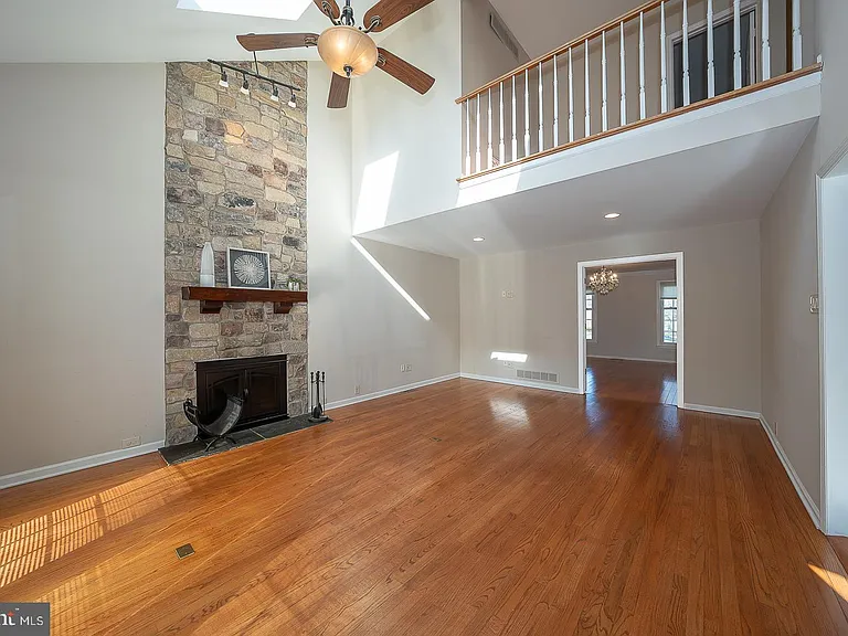 1099 Armstrong Ct — Photo 15