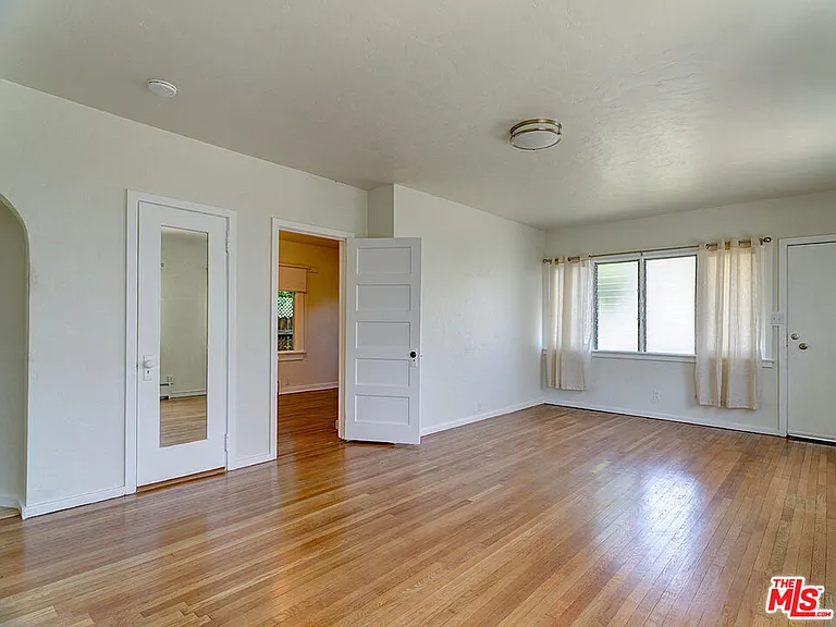 2025 Corinth Ave — Photo 2