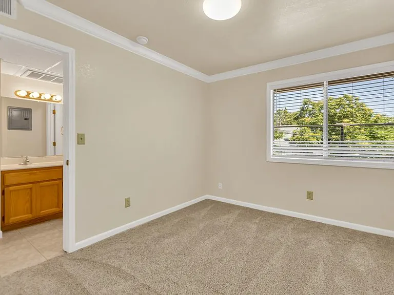 2015 P St #8 — Photo 17