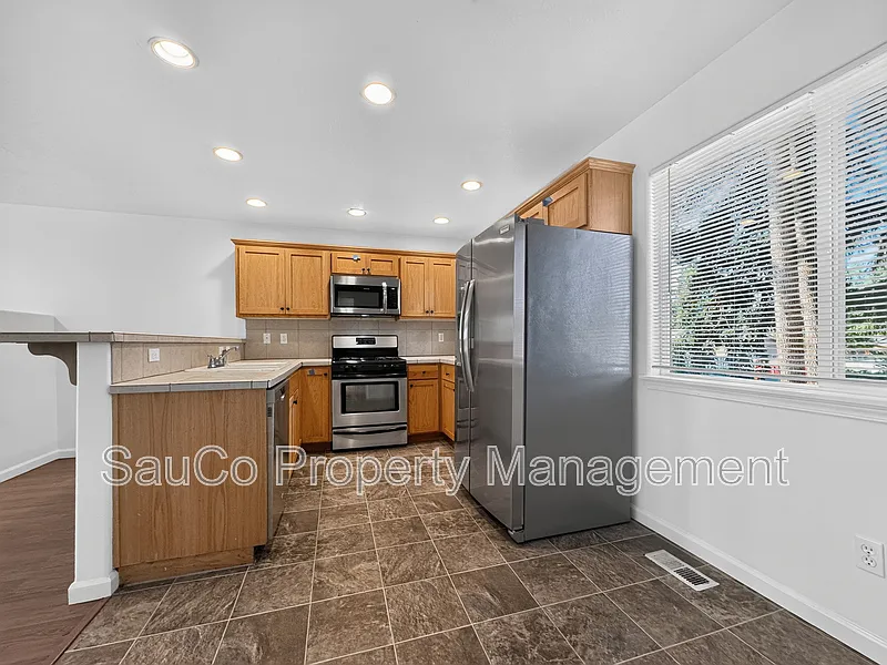 2 bed, 1.5 bath, 1473 sqft, $2,150 — Photo 3