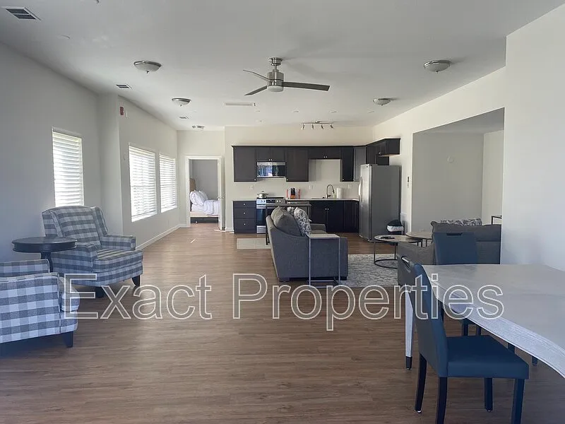 1 bed, 1.0 bath, 1800 sqft, $1,900 — Photo 2