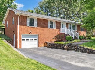 6737 Stonington Rd, Roanoke, VA 24019