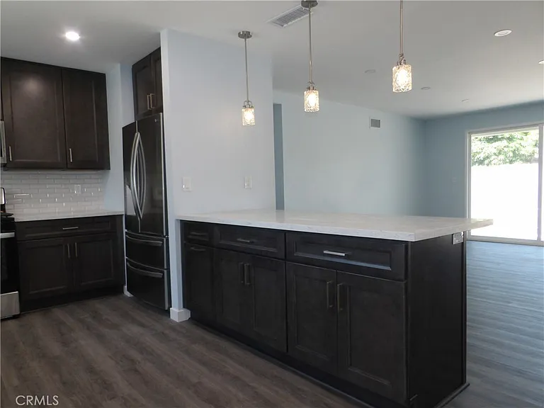 2737 Burly Ave — Photo 6