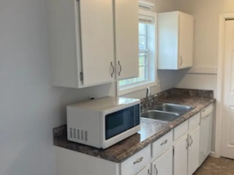 219 Tobacco Rd — Photo 6