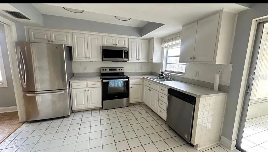 Building Photo - 2380 Timbercrest Cir W