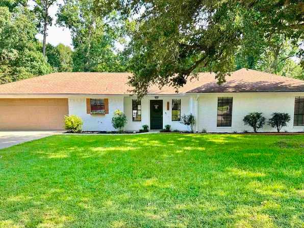 413 Woodway Ln, Longview, TX 75605