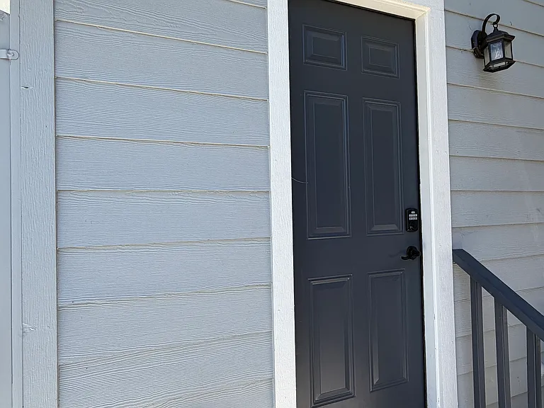 301 Lincoln St — Photo 2