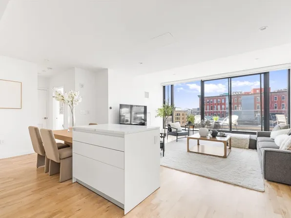 346 Congress St #703, Boston, MA 02210