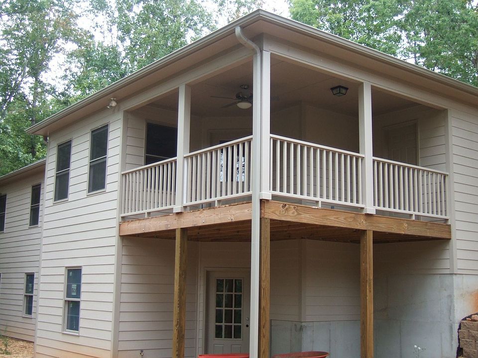 Rear ,daylight basement