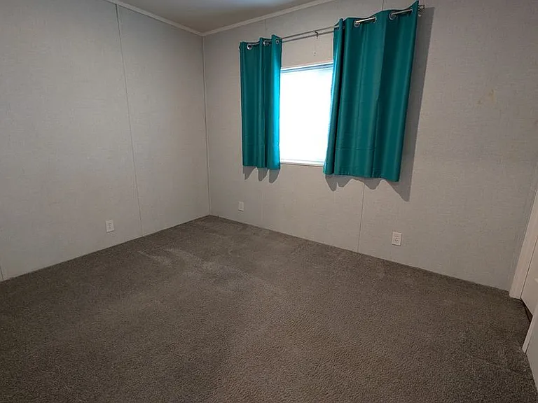 820 Crest Dr — Photo 14