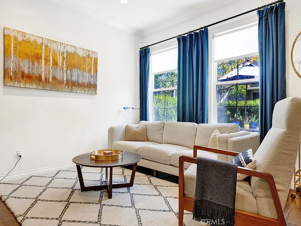 3 bed, 2.5 bath, 1477 sqft, $5,000 — Photo 3