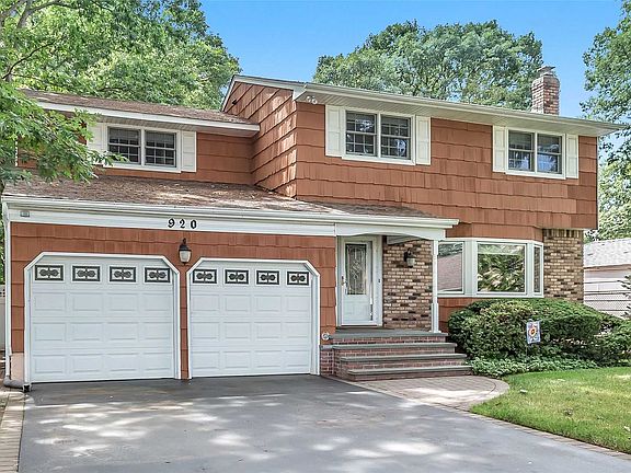 3rd image of 920 Lincoln Pl
