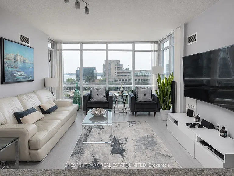 15 Fort York Blvd #710 — Photo 2
