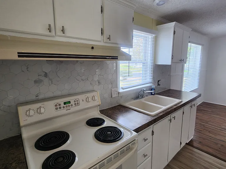 10322 Andre Blvd — Photo 6