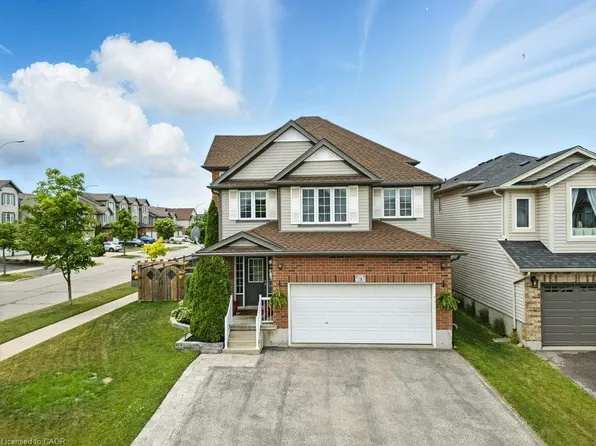 3 Tottenham St, Kitchener, ON N2R 1V8