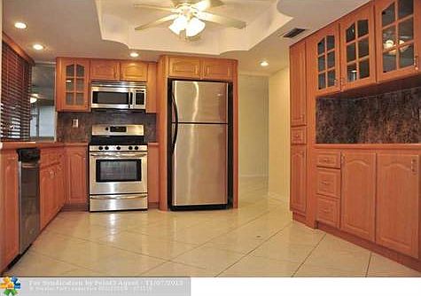 3rd image of 8410 NW 20th Ct