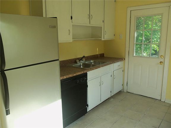 5th image of 7613 Dahlen St