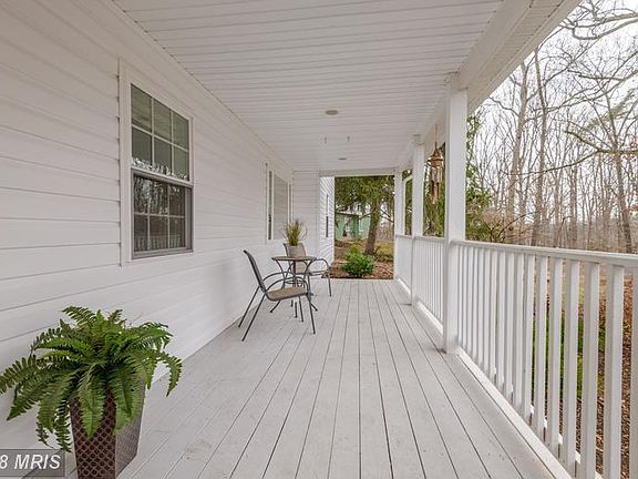Delightful Farmhouse Style Porch