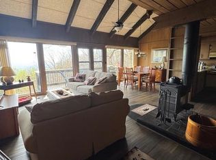 197 Buck Hollar Rd, Hillsville, VA 24343