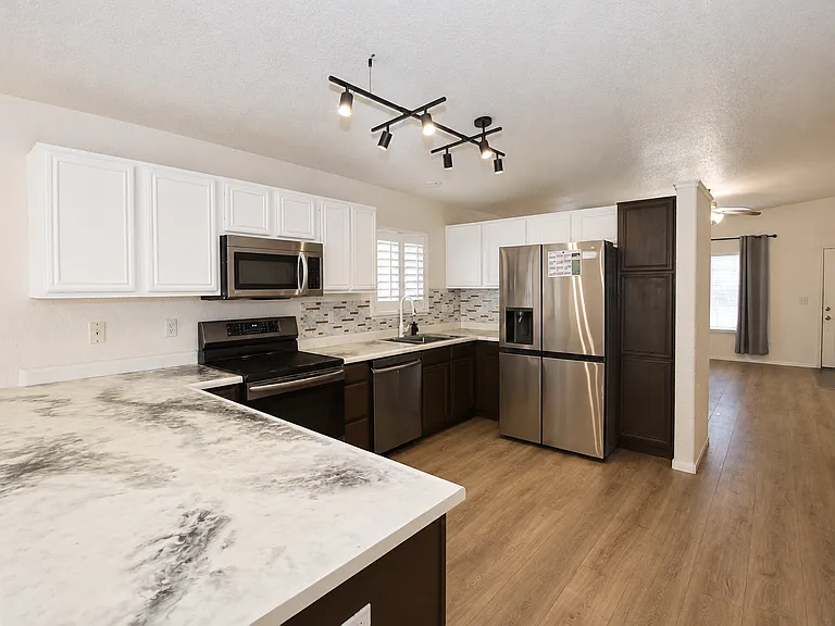 722 Strauss Ct — Photo 5