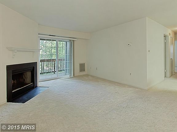 4th image of 6919 Victoria Dr Unit G